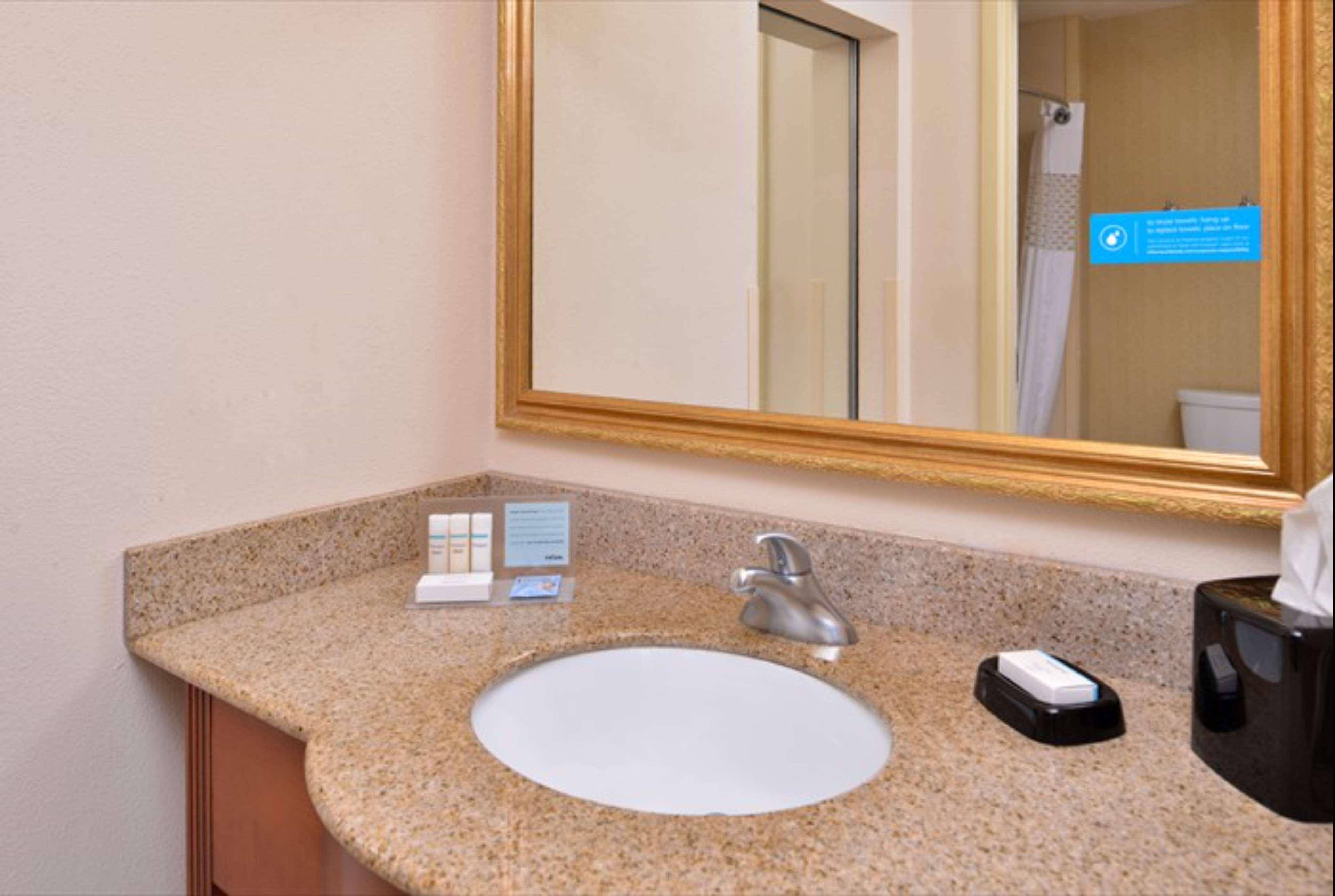 Hampton Inn & Suites Ричмънд Екстериор снимка